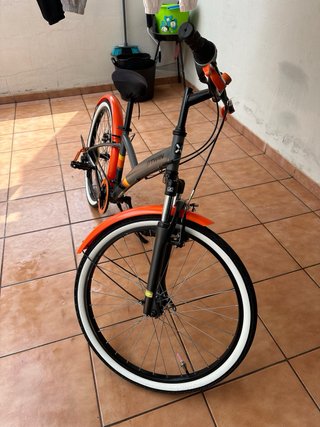 Bicicleta B-Twin Gris y Naranja