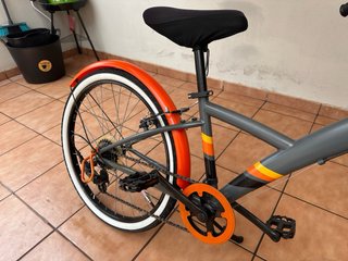 Bicicleta B-Twin Gris y Naranja