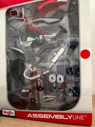 Maqueta BMW R1200GS 1/12