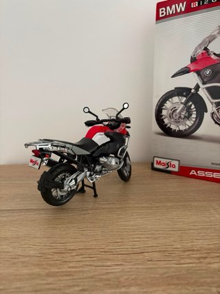 Maqueta BMW R1200GS 1/12