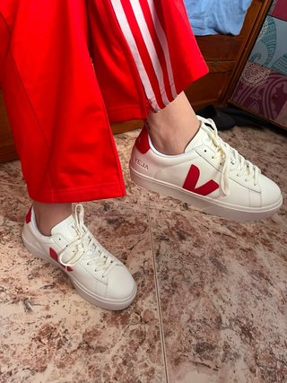 Zapatillas Veja Blancas y Rojas