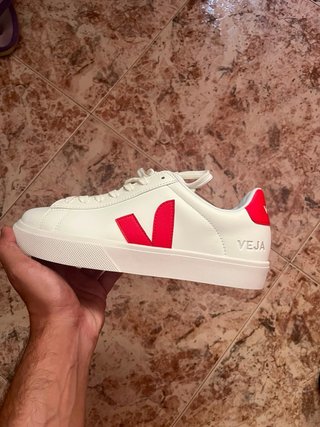 Zapatillas Veja Blancas y Rojas