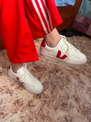 Zapatillas Veja Blancas y Rojas