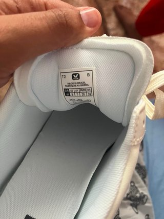 Zapatillas Veja Blancas y Rojas