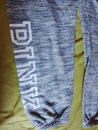 Pantalón deportivo gris jaspeado
