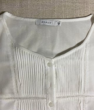 Blusa blanca Anany Talla XXL | Detalle alforzas