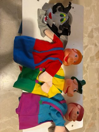 Teatro de marionetas infantil y tienda de juguete