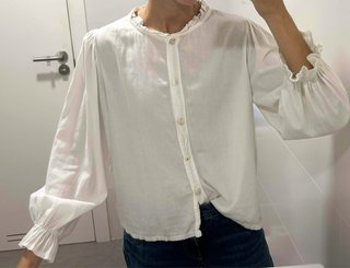 Blusa blanca con volantes