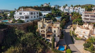 Piso en venta en Los Arqueros-Puerto del Almendro en Benahavís