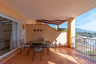 Piso en venta en Los Arqueros-Puerto del Almendro en Benahavís