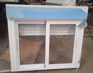 Ventana corredera blanca