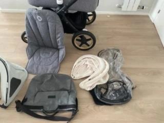 Carrito de bebé gris