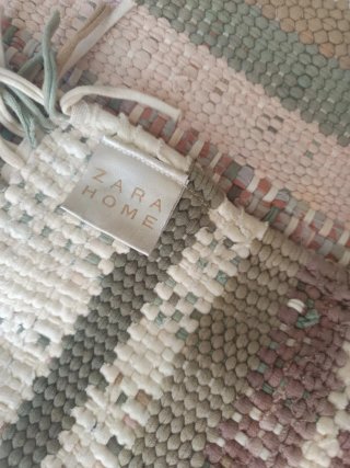 Alfombra Zara Home tejida 2,10x1,40m