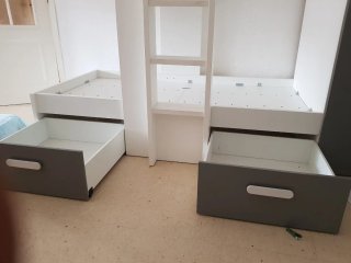 Cama doble de madera