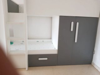Cama doble de madera