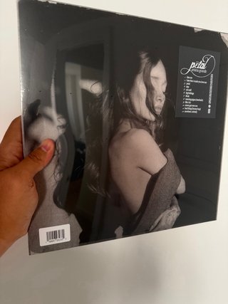 Vinilo Ariana Grande Petal Exclusivo marmol negro