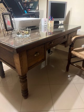 Escritorio de madera mexicana con silla
