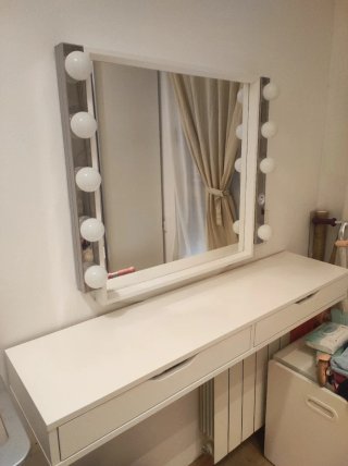 Tocador Ikea con espejo y cajones