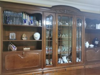 Mueble comedor clásico. Dos cuerpos  y vitrina