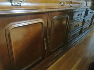 Mueble comedor clásico. Dos cuerpos  y vitrina