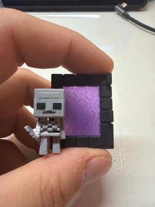 Figura Minecraft Kinder Joy Portal Esqueleto