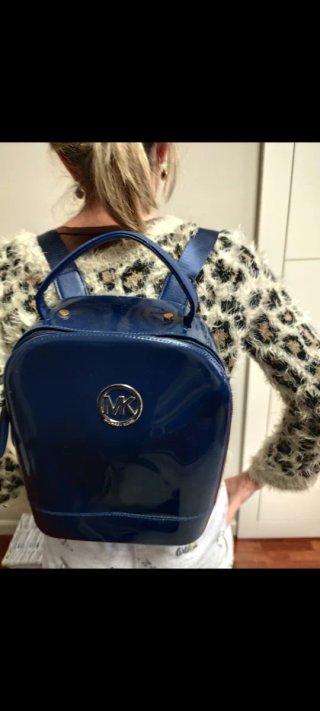 Mochila de  charol azul