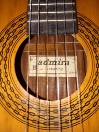Guitarra Admira Infante urgente