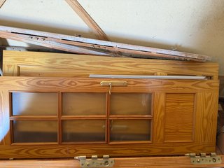 Puerta de madera interior con cristales