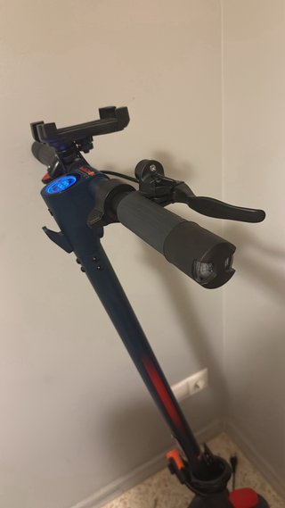 Se vende Patinete Eléctrico Red Bull Racing