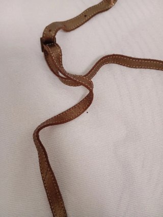 Bolso bandolera dorado con cremallera