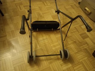 Andador con ruedas y asiento