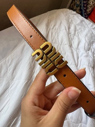 Cinturón estilo Miu Miu camel hebilla dorada 105cm