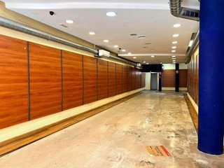 Local comercial en alquiler en Los Remedios en Sevilla