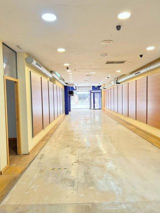 Local comercial en alquiler en Los Remedios en Sevilla