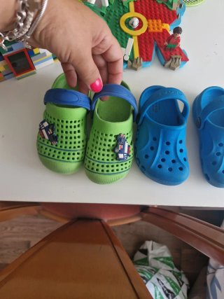 Lote Chanclas Crocs y otras