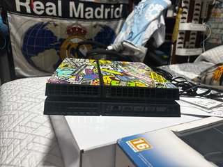 PS4 (PlayStation 4) Negra 1tgb + Mando Nuevo