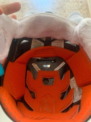 Casco de protección naranja