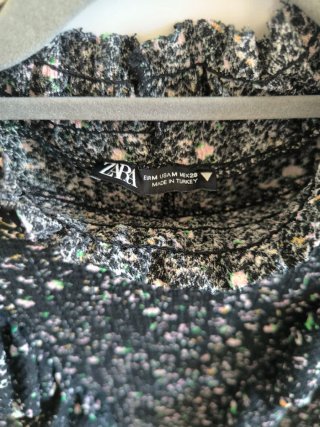 Vestido Zara floral volantes talla M