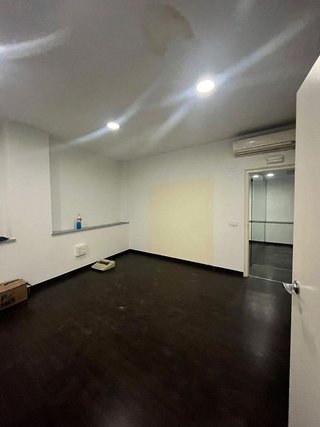 Local comercial en alquiler en Eixample Nord – La Devesa en Girona