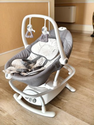 Hamaca Joie 2 en 1 automática con música y sonidos