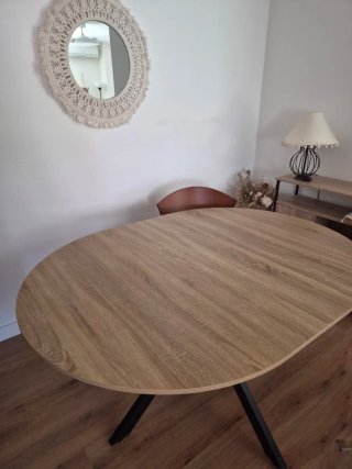 Mesa comedor redonda extensible.