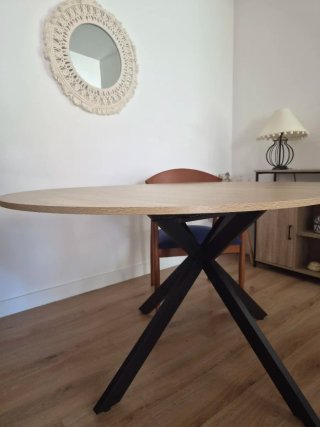 Mesa comedor redonda extensible.
