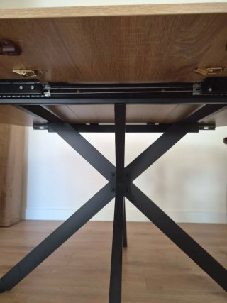 Mesa comedor redonda extensible.