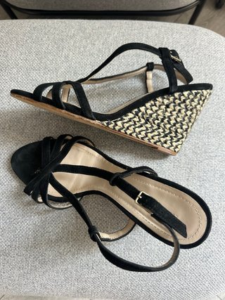 Sandalias cuña ante negro Mint&Rose
