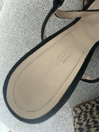 Sandalias cuña ante negro Mint&Rose