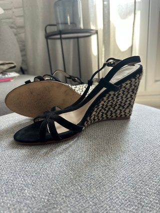 Sandalias cuña ante negro Mint&Rose