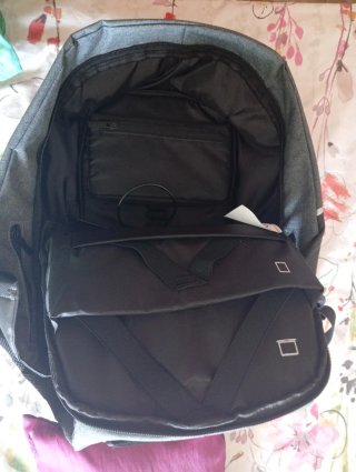 Mochila antirrobo con cremallera gris y negro
