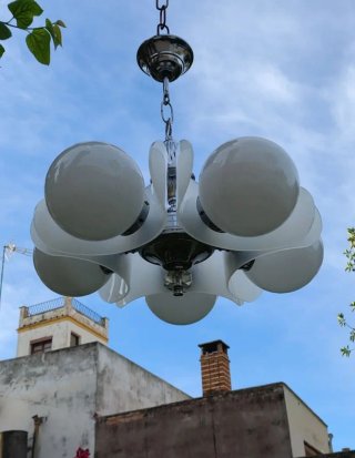 Lampada vintage in metacrilato e opaline