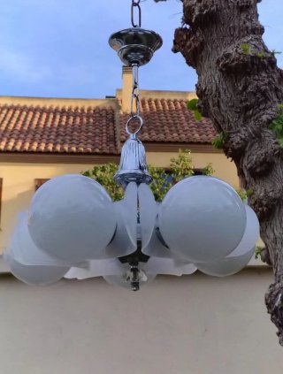 Lampada vintage in metacrilato e opaline
