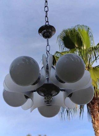 Lampada vintage in metacrilato e opaline